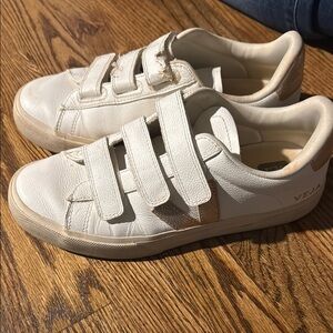 Veja women  and Tan Sneakers